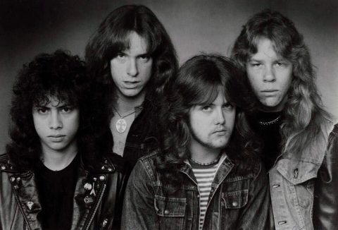 Tisková fotka Metallicy z roku 1983 (Megaforce Records) Kirk Hammett, Cliff Burton, Lars Ulrich a James Hetfield na tiskové fotce z roku 1983